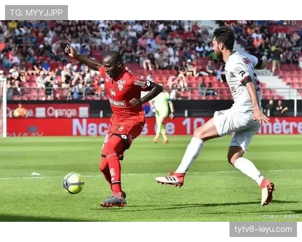 莱斯特城状态稳健，强势复苏剑指英超争冠行列