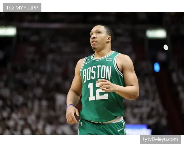 格兰特·威廉姆斯无球跑动制造空位，三分效率领跑锋线群