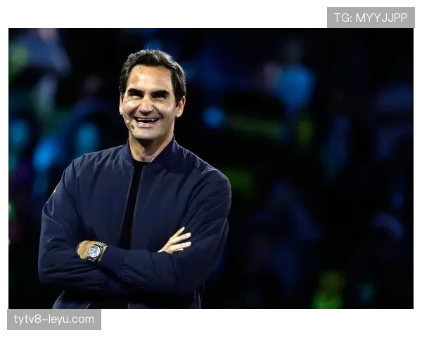 费德勒退役后每天喝三杯咖啡，穿拖鞋逛超市被认出来还要签名