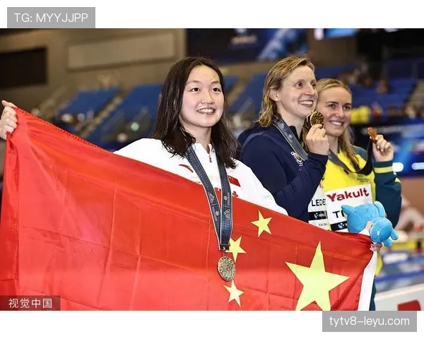 李冰洁训练完直接拎包逛奢侈品店，这消费节奏谁跟得上